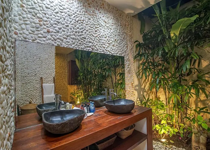 Athena - Sumptuous 3 Bedroom Private Luxury With Pool In Seminyak